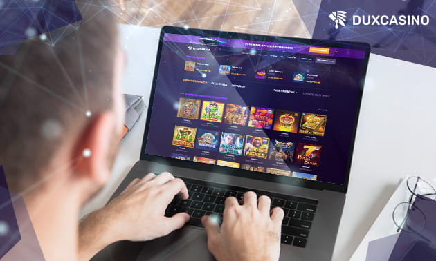 Le site Web du casino DUX sur un écran D'ordinateur portable.