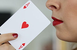 Carte de jeu de cul de coeur et lèvres de dames